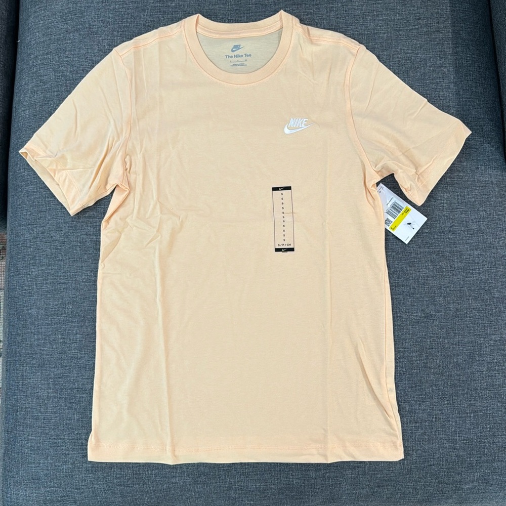 Nike Club Tshirt (Peach)